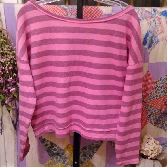 Stranded "Me First" graphic crop top - Picture 3 of 3